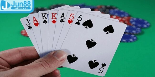 Chặt 2 heo giá trị thấp tạo lợi thế đặc biệt trong ván bài