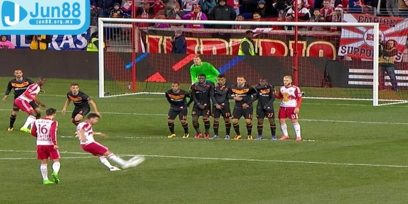 Tất cả các hành vi gây nguy hiểm đều dẫn tới đá phạt