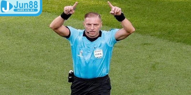 Đá phạt gián tiếp là tình huống phạt đặc biệt trong bóng đá